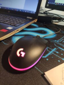 Logitech G203 LIGHTSYNC un buen ratón para trabajar cómodamente