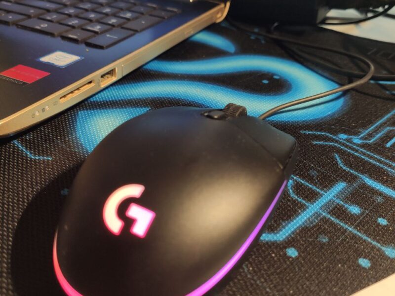 Logitech G203 LIGHTSYNC un buen ratón para trabajar cómodamente